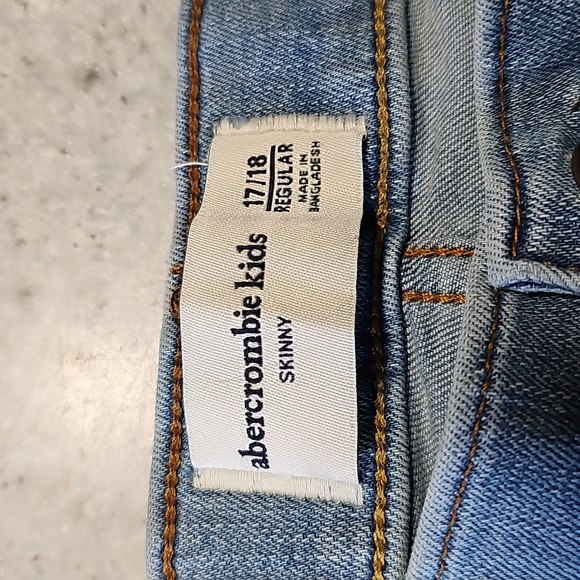 Abercrombie Kids 31x29 Light Blue Skinny Jeans - Picture 7 of 8